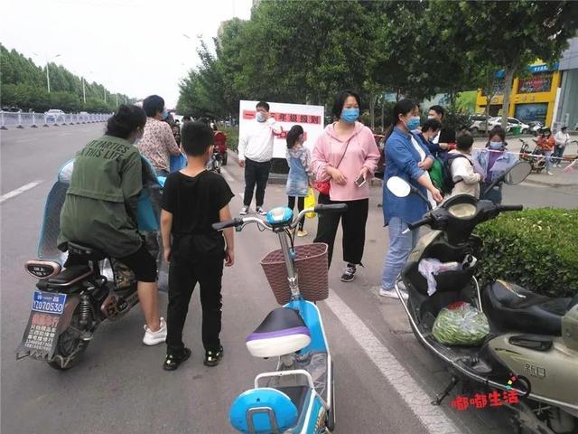 直击禹州小学复学现场!快随小编一起到现场去探班吧~ 直击禹州小学复学现场!快随小编一起到现场去探班吧~