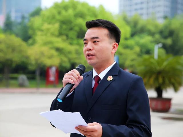 节后首个工作日,禹州市人民检察院举行升国旗仪式 节后首个工作日,禹州市人民检察院举行升国旗仪式