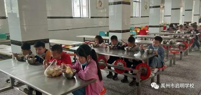 禹州启明学校一至三年级学生返校复学 禹州启明学校一至三年级学生返校复学