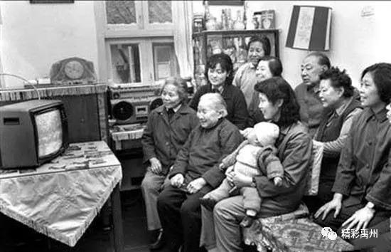“服役”35年的禹州电视台发射塔光荣“退役”,98米高度成为记忆! “服役”35年的禹州电视台发射塔光荣“退役”,98米高度成为记忆!