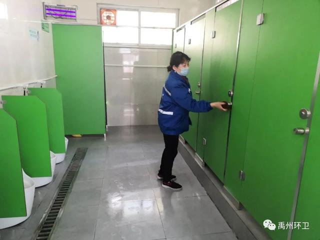 禹州环卫雨后忙清洁 城市依然美 禹州环卫雨后忙清洁 城市依然美