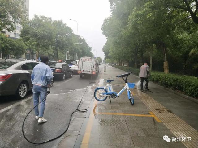 禹州环卫雨后忙清洁 城市依然美 禹州环卫雨后忙清洁 城市依然美