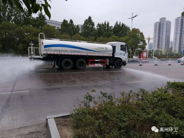 禹州环卫雨后忙清洁 城市依然美 禹州环卫雨后忙清洁 城市依然美