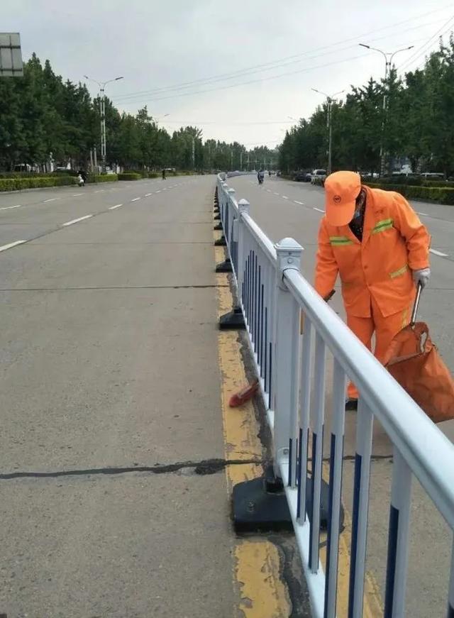 禹州环卫雨后忙清洁 城市依然美 禹州环卫雨后忙清洁 城市依然美