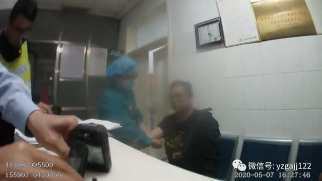 下午2点禹州阳翟大道与颍川大道交叉路口附近发生一起连环追尾交通事故! 下午2点禹州阳翟大道与颍川大道交叉路口附近发生一起连环追尾交通事故!