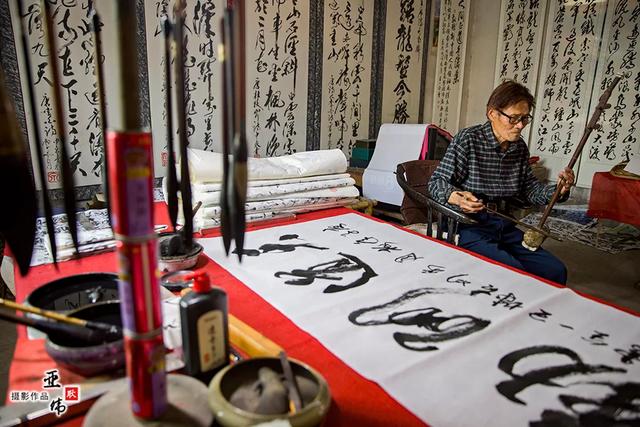 禹州王中全老人的书法情缘——耿亚伟摄影作品 禹州王中全老人的书法情缘——耿亚伟摄影作品