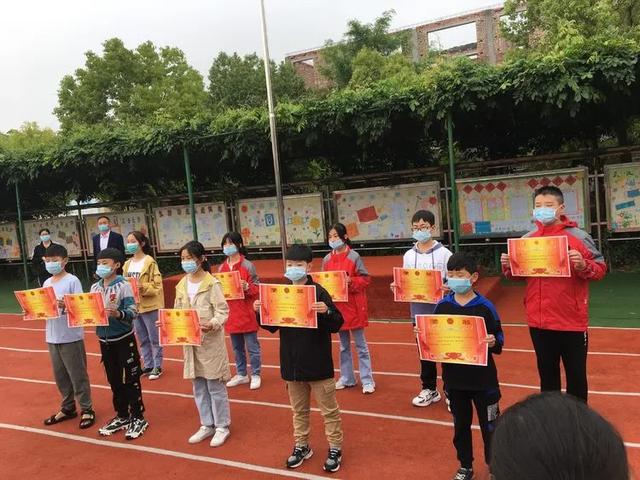 禹州市启明学校春暖花开,奔“启明”而来四二班的小天使 禹州市启明学校春暖花开,奔“启明”而来四二班的小天使