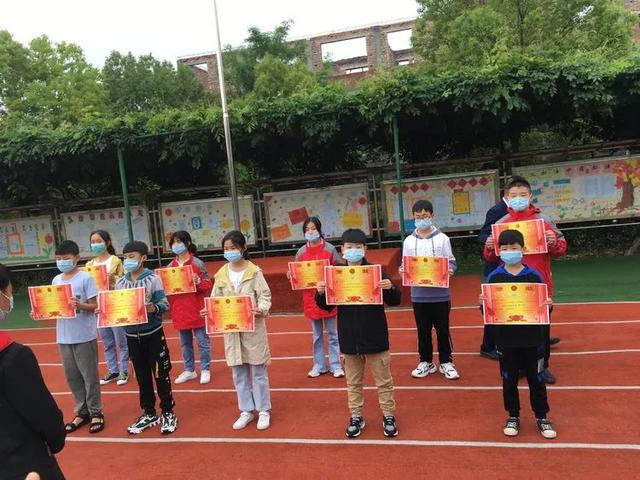 禹州市启明学校春暖花开,奔“启明”而来四二班的小天使 禹州市启明学校春暖花开,奔“启明”而来四二班的小天使