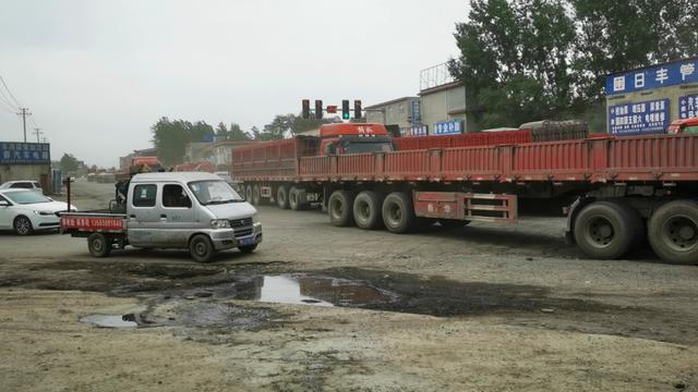 禹州这个十字路口被网友吐槽:红绿灯形同虚设! 禹州这个十字路口被网友吐槽:红绿灯形同虚设!