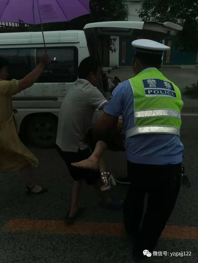 禹州公安交警;为了自己的生命安全,请佩戴安全头盔! 禹州公安交警;为了自己的生命安全,请佩戴安全头盔!