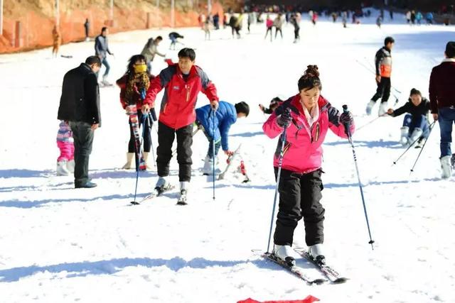 禹州大鸿寨致敬!“疫”后首个中国旅游日 禹州大鸿寨致敬!“疫”后首个中国旅游日