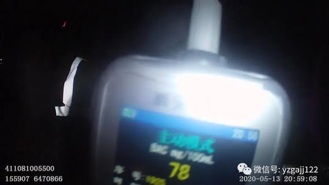 禹州这位父亲胆真大 无证酒驾接孩子 禹州这位父亲胆真大 无证酒驾接孩子