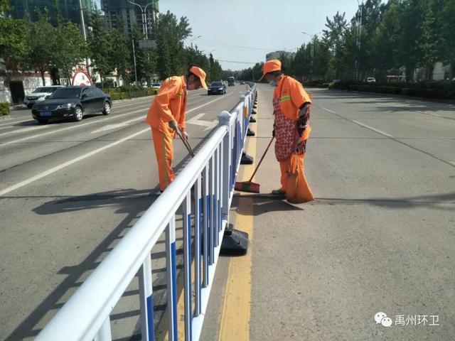 禹州环卫:持续清洁行动 让城市更“精致 ” 禹州环卫:持续清洁行动 让城市更“精致 ”