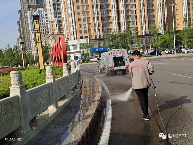 禹州环卫:持续清洁行动 让城市更“精致 ” 禹州环卫:持续清洁行动 让城市更“精致 ”