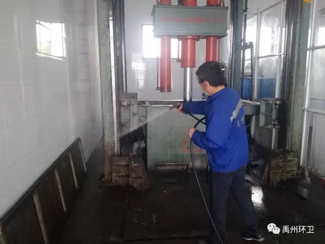 禹州环卫:持续清洁行动 让城市更“精致 ” 禹州环卫:持续清洁行动 让城市更“精致 ”