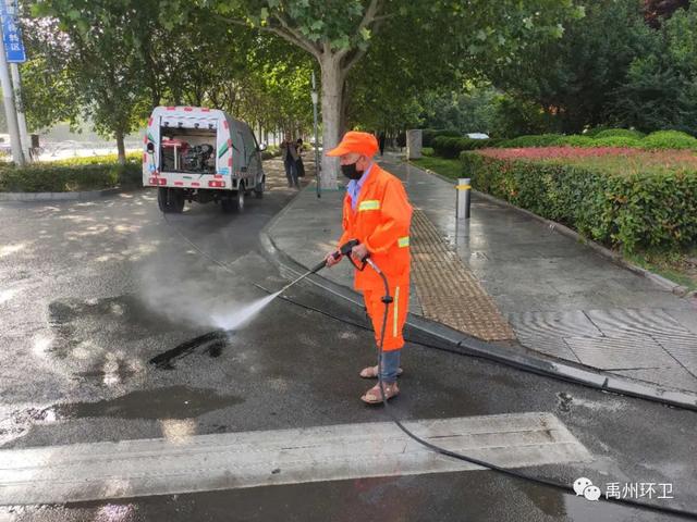 禹州环卫:持续清洁行动 让城市更“精致 ” 禹州环卫:持续清洁行动 让城市更“精致 ”