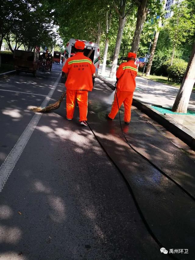 禹州环卫:持续清洁行动 让城市更“精致 ” 禹州环卫:持续清洁行动 让城市更“精致 ”