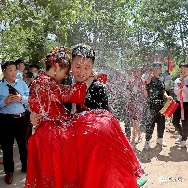 推迟婚礼剪断长发的禹州抗疫女英雄苗培娟结婚了,一起祝福她吧 推迟婚礼剪断长发的禹州抗疫女英雄苗培娟结婚了,一起祝福她吧