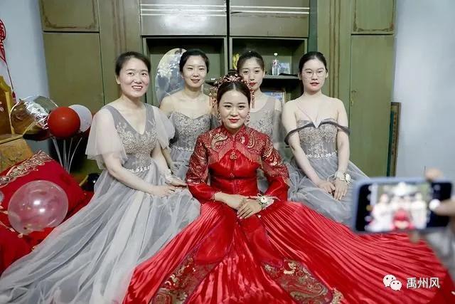 推迟婚礼剪断长发的禹州抗疫女英雄苗培娟结婚了,一起祝福她吧 推迟婚礼剪断长发的禹州抗疫女英雄苗培娟结婚了,一起祝福她吧