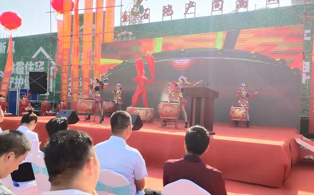 热烈庆祝禹州金石星河湾27#楼喜封金顶! 热烈庆祝禹州金石星河湾27#楼喜封金顶!