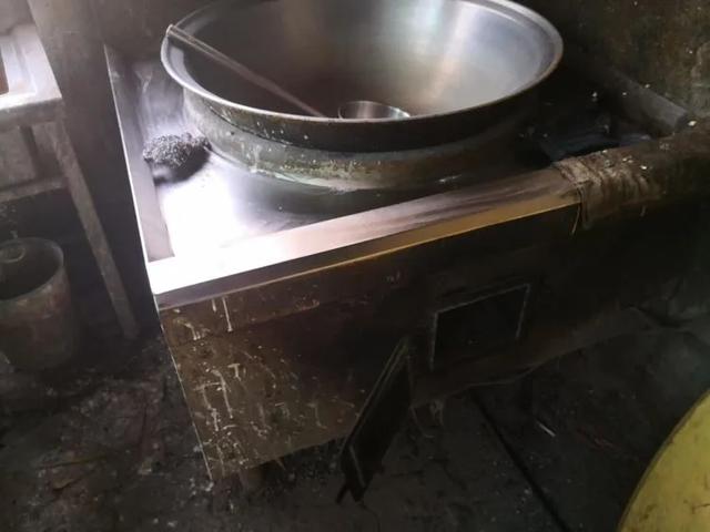 禹州又有2家餐饮店被曝光!你还吃得下去吗? 禹州又有2家餐饮店被曝光!你还吃得下去吗?