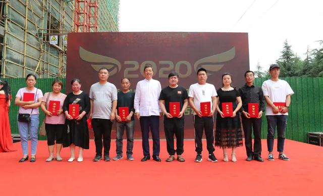 禹州农产品批发大市场这10名商户荣获5万元奖金!还有这40人..... 禹州农产品批发大市场这10名商户荣获5万元奖金!还有这40人.....