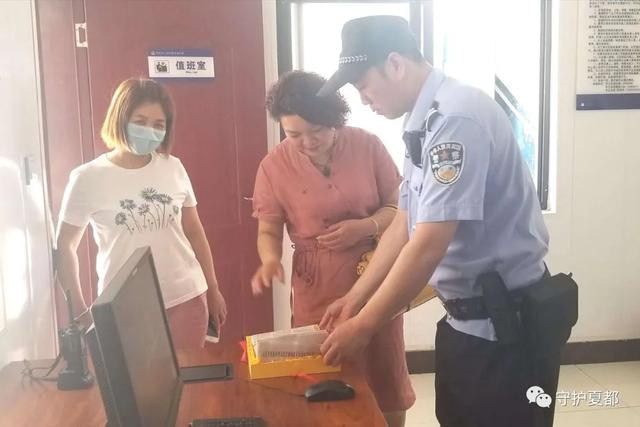 美女大意失古玩,禹州民警辗转寻回还 美女大意失古玩,禹州民警辗转寻回还