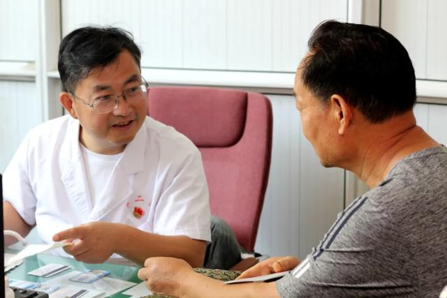 记全省“优秀中医全科医生” 称号获得者禹州市二院中医科副主任医师张明朝 记全省“优秀中医全科医生” 称号获得者禹州市二院中医科副主任医师张明朝