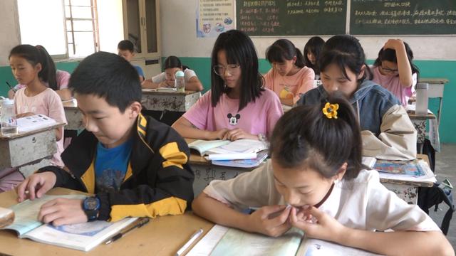 禹州花城大药房再次进山、竟然让山里的孩子沸腾起来 禹州花城大药房再次进山、竟然让山里的孩子沸腾起来