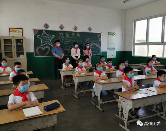 许昌团市委书记何东亚莅禹调研指导农村学校少先队工作 许昌团市委书记何东亚莅禹调研指导农村学校少先队工作