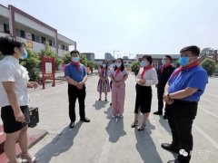 许昌团市委书记何东亚莅禹调研指导农村学校少先队工作