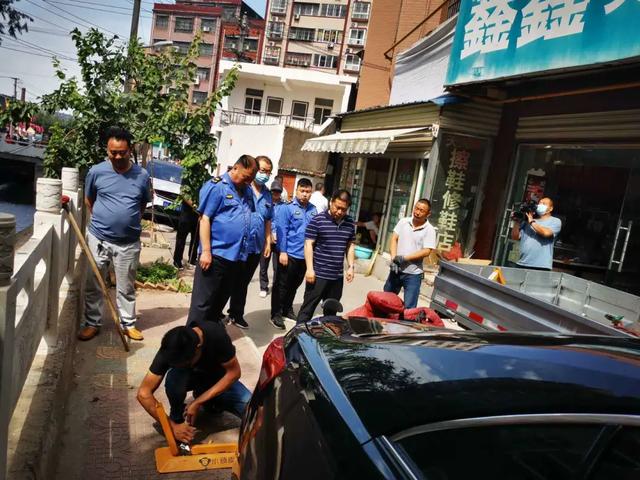 禹州这些地方的私设地锁被拆除!让公共资源回到公众手中! 禹州这些地方的私设地锁被拆除!让公共资源回到公众手中!