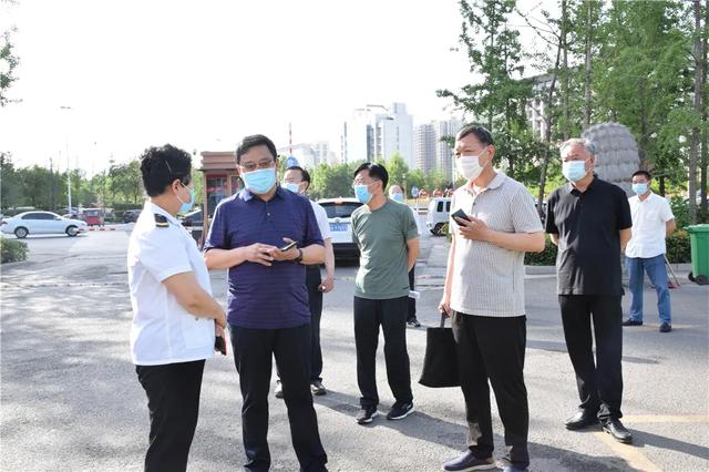 禹州市人大常委会主任崔纪安一行到市公交公司调研 禹州市人大常委会主任崔纪安一行到市公交公司调研