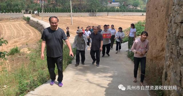 禹州市不动产交易大厅爱心志愿服务队关爱贫困学生 禹州市不动产交易大厅爱心志愿服务队关爱贫困学生