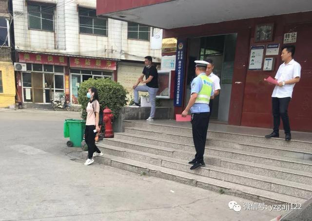 禹州交警深入客运车站大力开展“一盔一带”宣传活动 禹州交警深入客运车站大力开展“一盔一带”宣传活动