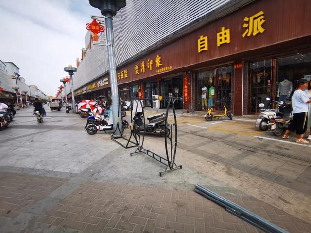 “地摊经济”被炒热后,禹州商贸步行街兴起一场占位“热潮”! “地摊经济”被炒热后,禹州商贸步行街兴起一场占位“热潮”!