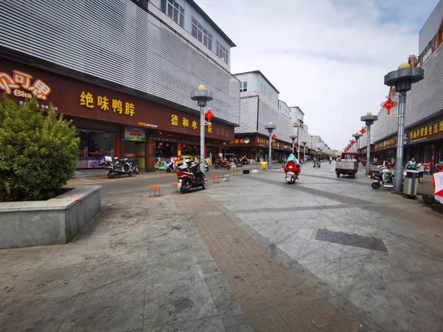 “地摊经济”被炒热后,禹州商贸步行街兴起一场占位“热潮”! “地摊经济”被炒热后,禹州商贸步行街兴起一场占位“热潮”!