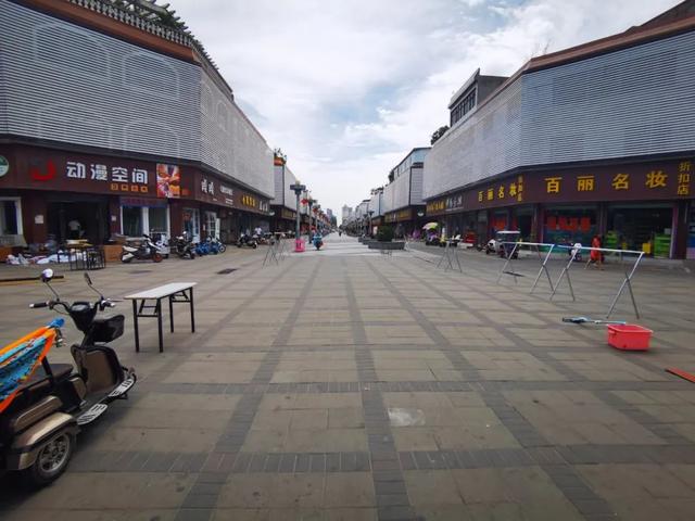 “地摊经济”被炒热后,禹州商贸步行街兴起一场占位“热潮”! “地摊经济”被炒热后,禹州商贸步行街兴起一场占位“热潮”!