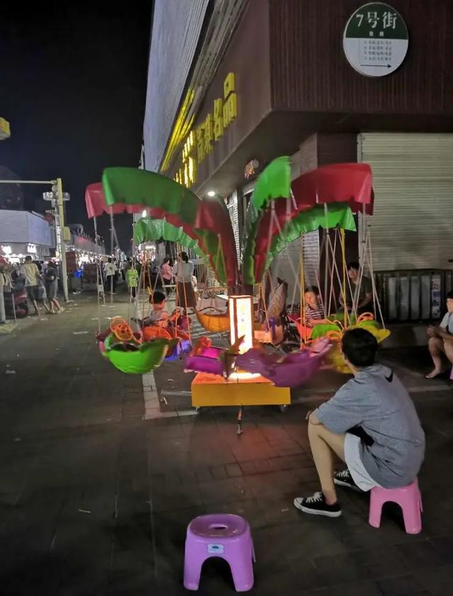 现场实拍!禹州东商贸步行街摆地摊的火了! 现场实拍!禹州东商贸步行街摆地摊的火了!
