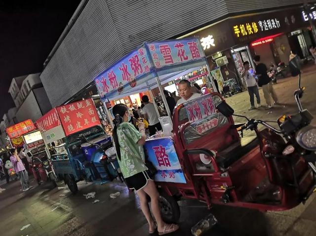 现场实拍!禹州东商贸步行街摆地摊的火了! 现场实拍!禹州东商贸步行街摆地摊的火了!