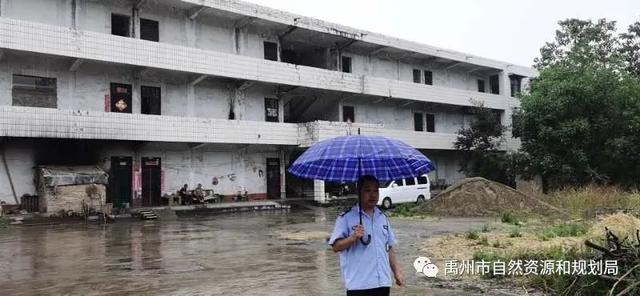 禹州市自然资源和规划局冒雨巡查地灾隐患保安全 禹州市自然资源和规划局冒雨巡查地灾隐患保安全