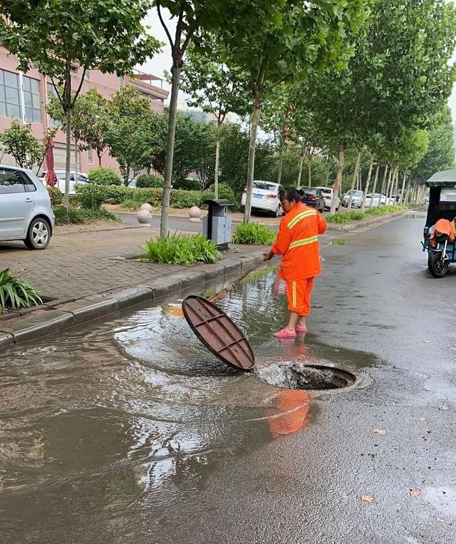 禹州环卫:雨后大清洁 城市展新颜 禹州环卫:雨后大清洁 城市展新颜