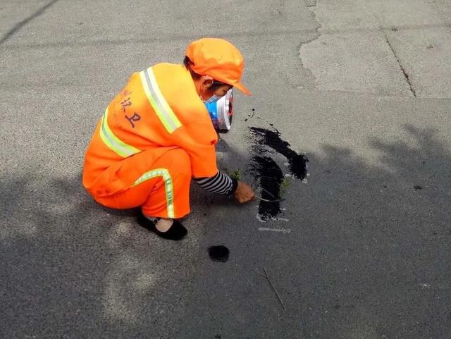 禹州环卫:清洁环境卫生 擦亮城市底色 禹州环卫:清洁环境卫生 擦亮城市底色