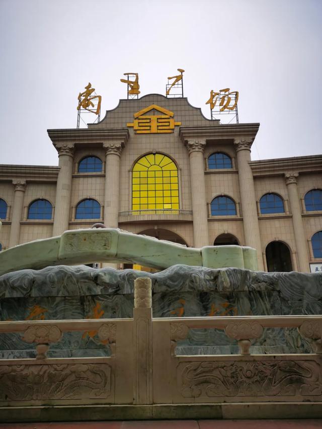 禹州禹王广场夜市摊位排号现场,气氛火爆!疫情防控期间费用全免! 禹州禹王广场夜市摊位排号现场,气氛火爆!疫情防控期间费用全免!
