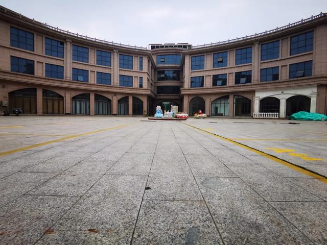 禹州禹王广场夜市摊位排号现场,气氛火爆!疫情防控期间费用全免! 禹州禹王广场夜市摊位排号现场,气氛火爆!疫情防控期间费用全免!
