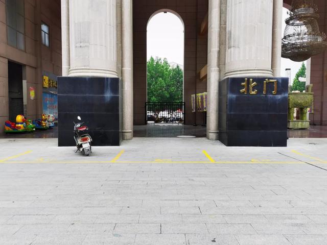 禹州禹王广场夜市摊位排号现场,气氛火爆!疫情防控期间费用全免! 禹州禹王广场夜市摊位排号现场,气氛火爆!疫情防控期间费用全免!