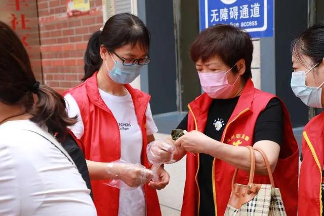 禹州市财政局开展“粽叶飘香过端午 幸福和谐邻里情”端午节活动 禹州市财政局开展“粽叶飘香过端午 幸福和谐邻里情”端午节活动