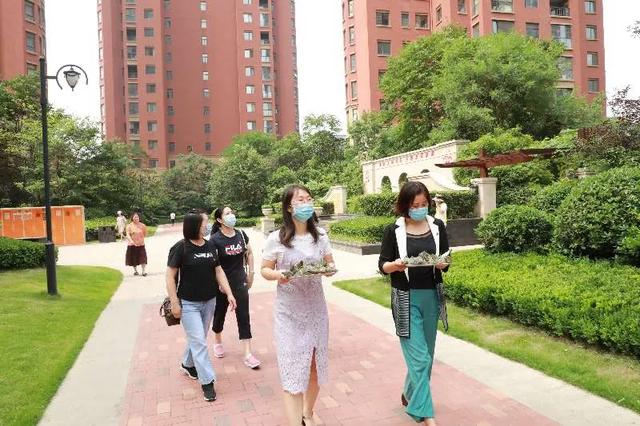 禹州市财政局开展“粽叶飘香过端午 幸福和谐邻里情”端午节活动 禹州市财政局开展“粽叶飘香过端午 幸福和谐邻里情”端午节活动