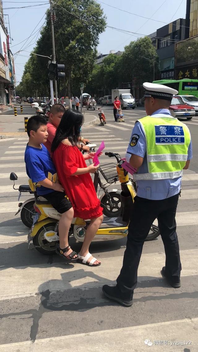 禹州交警积极开展端午节“一盔一带”安全宣传活动 禹州交警积极开展端午节“一盔一带”安全宣传活动