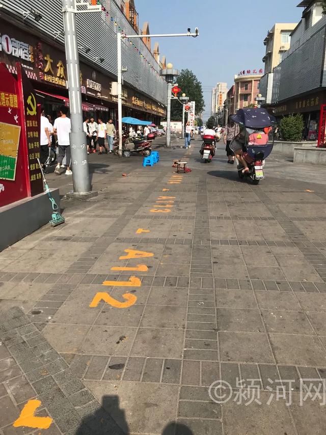 规范化管理!针对禹州东商贸地摊占道抢位现象,管理部门放大招! 规范化管理!针对禹州东商贸地摊占道抢位现象,管理部门放大招!